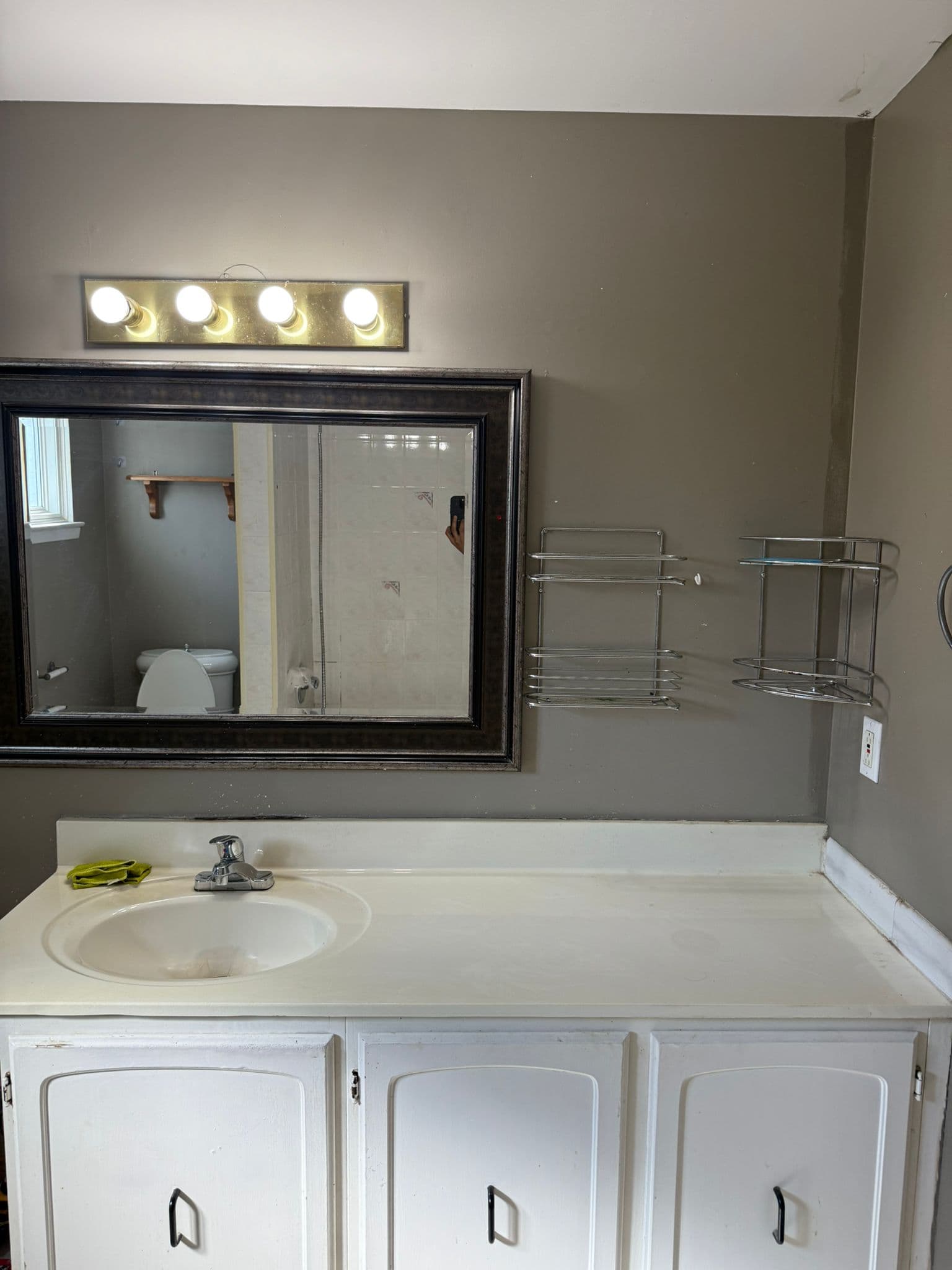 Bathroom in Brampton (before)